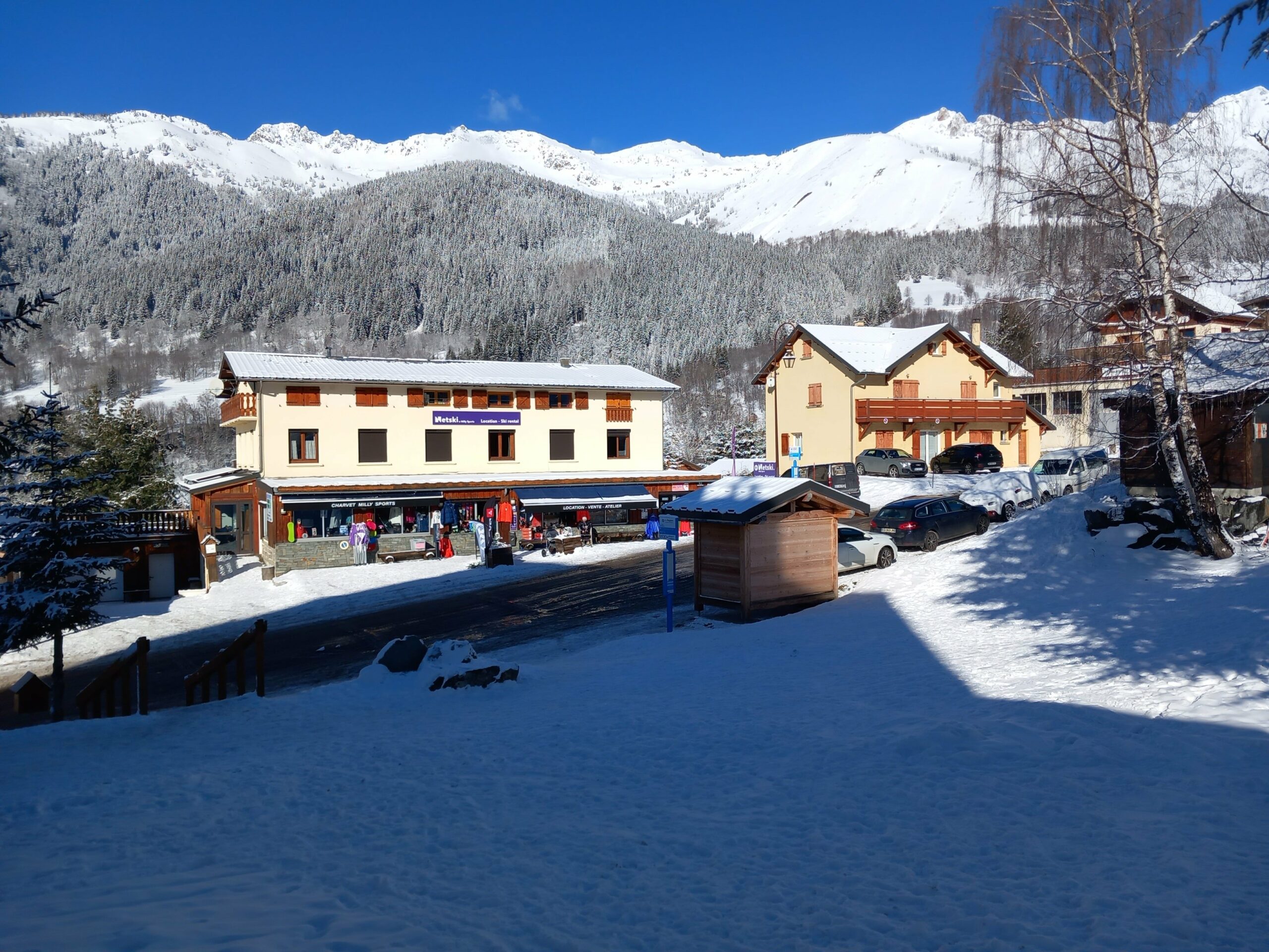 Nos appartements se situent au dessus du magasin MILLY SPORTS NET SKI