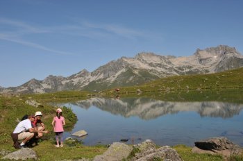le lac bleu randonnée au pied du cheval noir ( 1 heure de marche environ)