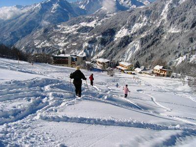 départ et retour à skis on a juste la route à traverser.