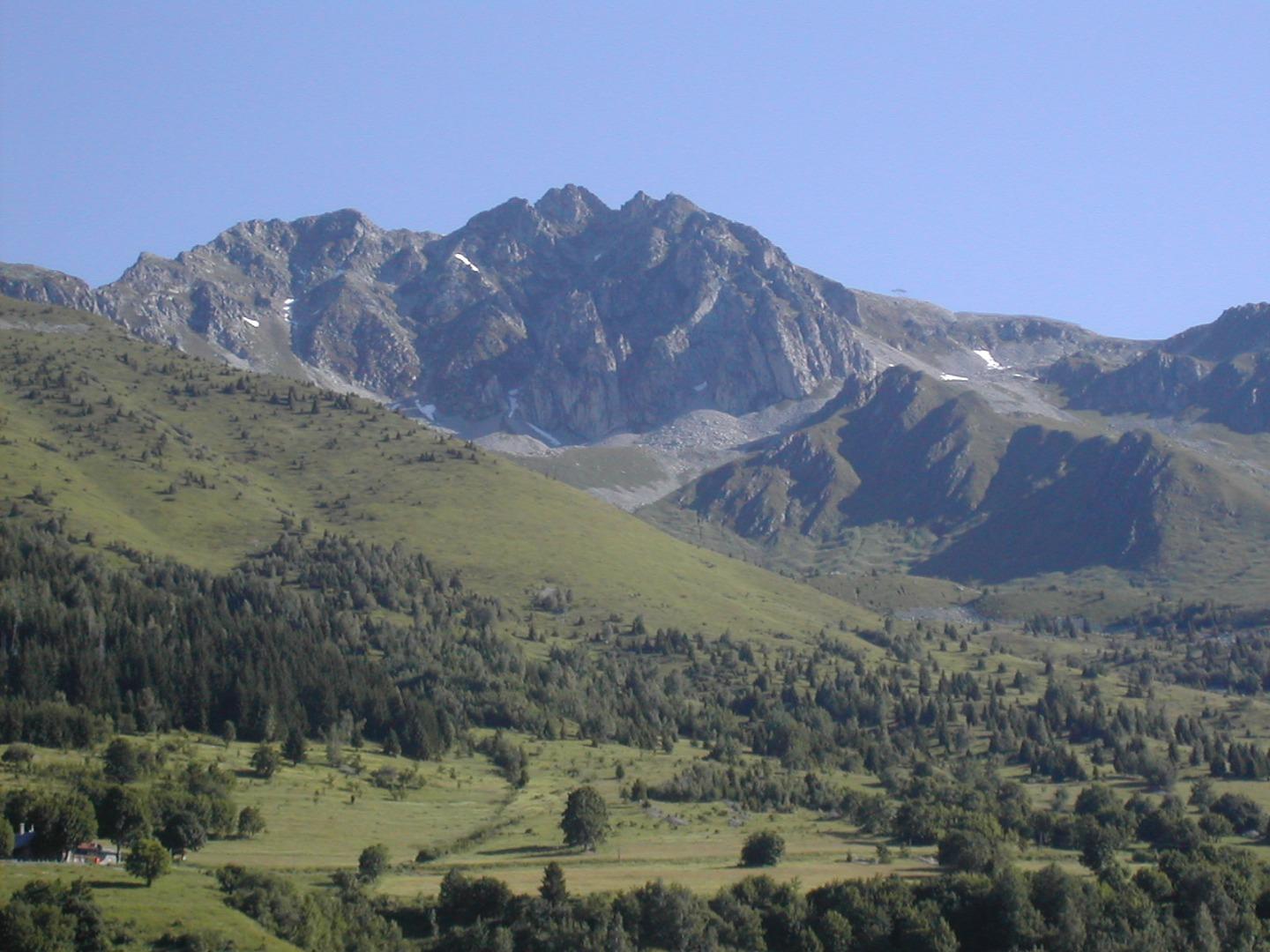 Vue l'été depuis la terrasse (coté ouest) sur le massif de la Lauzière :